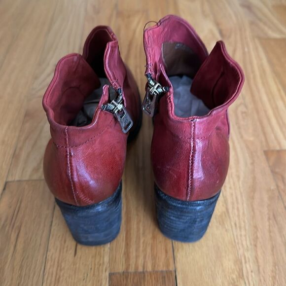 A. S. 98 sz EU 39 US 8.5 red leather heeled boots side zip great pre owned cond - Picture 3 of 8